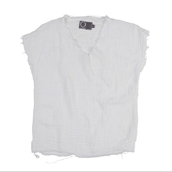 Gauze V-neck Raw Hem Sheer Boxy Tee - Picture 10 of 10